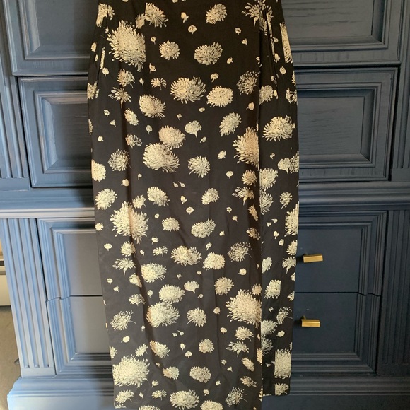 Long wrap around silk skirt - Picture 2 of 12